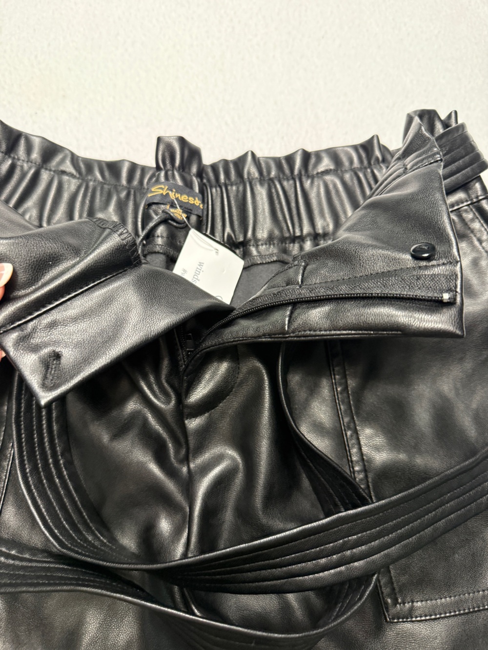 Windsor Black Hi- Rise Faux Leather Paperbag Shorts with Belt Sz. M #2394 - Picture 5 of 8